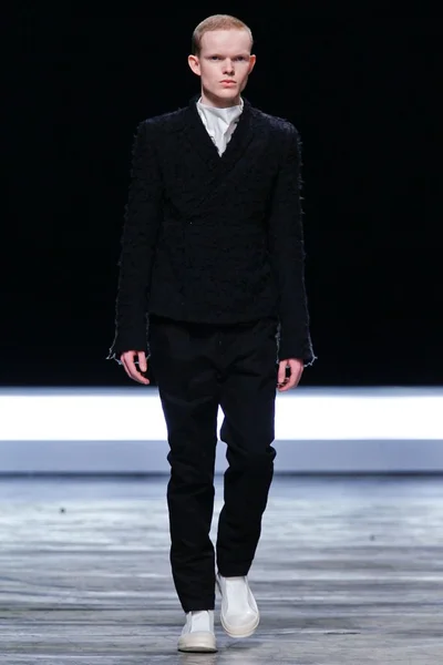 Look 18